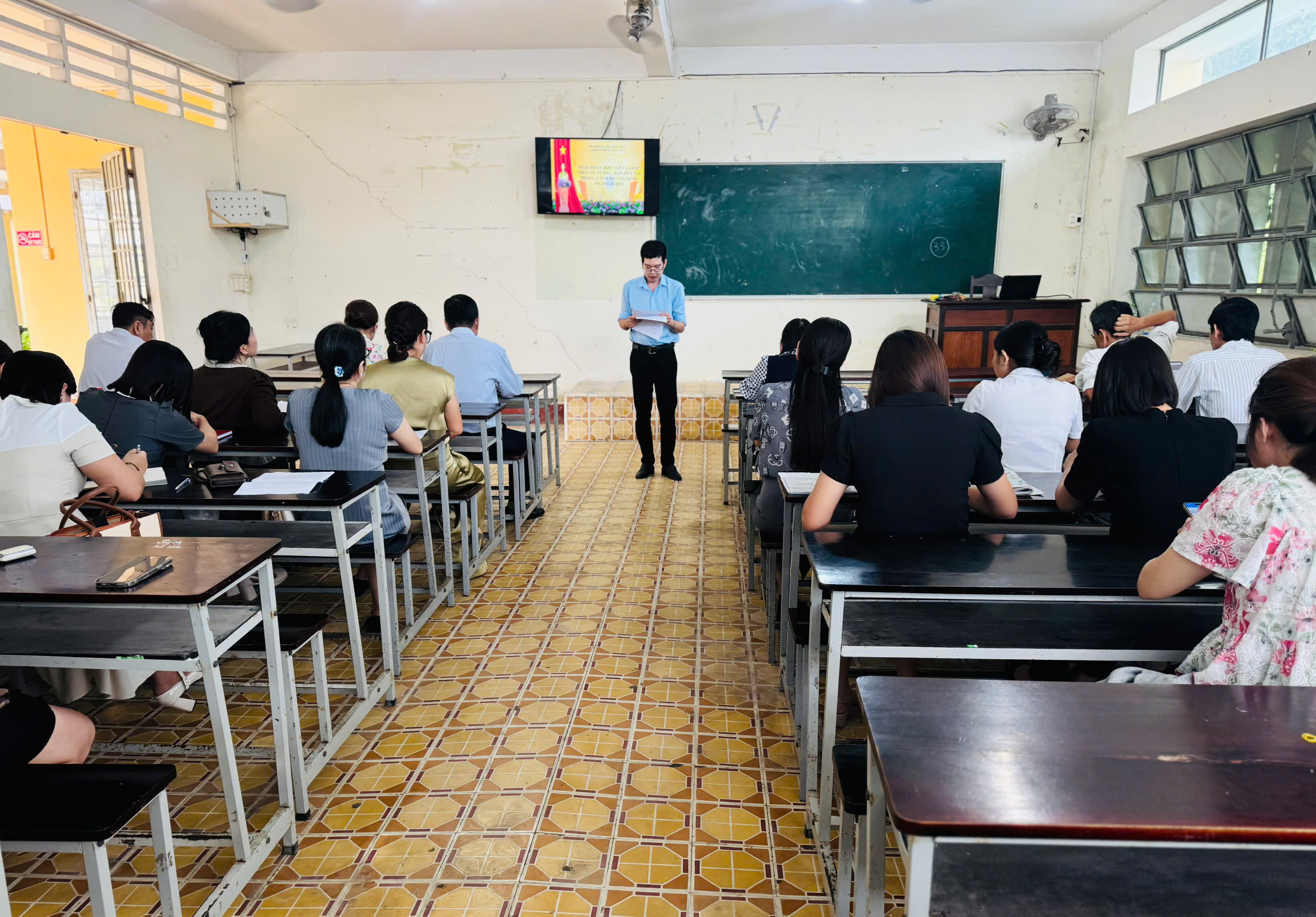 KHOA KINH TẾ VÀ LUẬT TỔ CHỨC BUỔI SINH HOẠT HỌC TẬP VÀ LÀM THEO TƯ TƯỞNG, ĐẠO ĐỨC VÀ PHONG CÁCH HỒ CHÍ MINH THÁNG 10 NĂM 2025